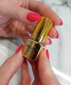 Princess klej do rzęs 5 ml w rękach